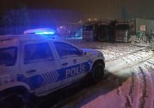 Ilgar Geçidi kar nedeniyle kapandı, araçlar yolda kaldı