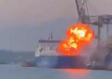 Türk gemisinin Ukrayna limanında vurulma anı kameralara yansıdı