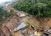 Endonezya'da facia! Can kaybı 1053&rsquo;e &ccedil;ıktı! 