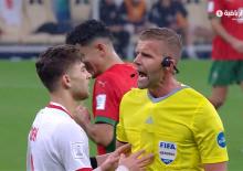 İsve&ccedil;li hakemden &Uuml;rd&uuml;nl&uuml; oyuncuya: ''Vallahi faul var''