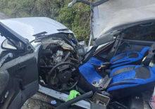 Trabzon'da otomobilin &uuml;zerine kaya par&ccedil;ası d&uuml;şt&uuml;: 5 yaralı