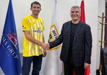 2. Lig ekibi 16 ma&ccedil;ta 10 gol atan forveti kaptı