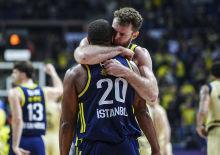 Fenerbah&ccedil;e, Bar&ccedil;a'yı 1 sayıyla devirdi