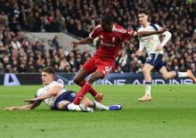 Liverpool'un yıldızının bacağı kırıldı!