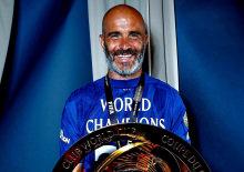 5 ay &ouml;nce kupa almıştı! İngiliz devi g&ouml;revine son verdi