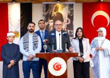 Kahire'de Kur'an sesleri ve kardeşlik sofrası