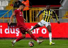 Fenerbah&ccedil;e'nin yeni transferi sakatlanarak ma&ccedil;tan &ccedil;ıktı