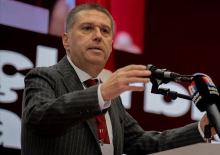 Gen&ccedil;lerbirliği se&ccedil;imlerine 'kapalı oylama' g&ouml;lgesi: &Ccedil;akmak yeniden başkan