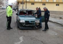 Otomobil ile motosiklet &ccedil;arpıştı! Yaralılar var