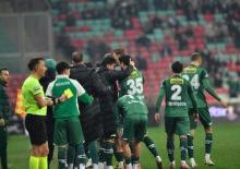 2. Lig ekibi binlerce seyircisi &ouml;n&uuml;nde liderliği geri aldı