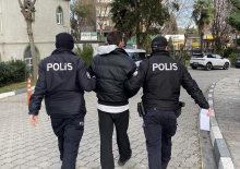 &ldquo;Yan baktınız&rdquo; diyerek otob&uuml;ste 2 kişiye bı&ccedil;ak &ccedil;ekti!