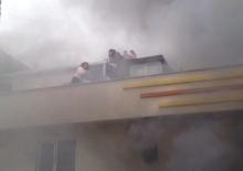 İstanbul&rsquo;da yangın dehşeti: Bina sakinleri &ccedil;atıya ka&ccedil;tı