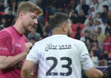 MrBeast penaltı atışlarında rakip kaleciye &ccedil;anta dolusu para teklif etti