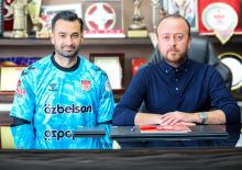 Transfer yasağı kalktı! Efsane takım forvet ve kaleciyi aynı g&uuml;n a&ccedil;ıkladı