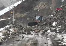 Batman'da 2 noktada heyelan