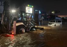 Turizm beldesinde sağanak yağış altyapıyı &ccedil;&ouml;kertti