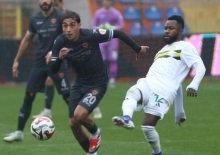 Deplasmanda g&ouml;vde g&ouml;sterisi! 5-0 kazanarak ma&ccedil; fazlasıyla lider oldular