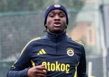 Fenerbah&ccedil;e'nin yeni transferi sahaya indi