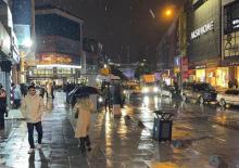 İstanbul'da kar yağışı başladı: Hava sıcaklığı birden d&uuml;şt&uuml;!