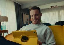 HBO Max i&ccedil;erikleri şimdi TV+&rsquo;ta!  TV+&rsquo;tan Kerem B&uuml;rsinli yeni reklam filmi!