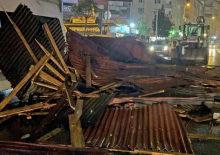 İstanbul'da fırtına hayatı olumsuz etkiledi