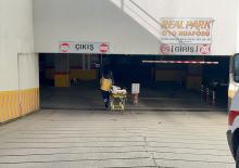 Yer: Bolu! Belediye otoparkının tuvaletinde hareketli dakikalar