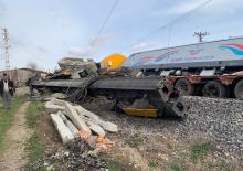 Nevşehir&rsquo;de y&uuml;k treni tıra &ccedil;arptı!