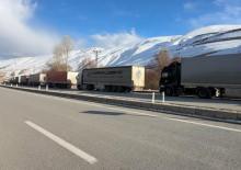 T&uuml;rkiye-İran sınır kapısında 2 kilometrelik kuyruk