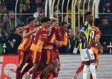 Galatasaray Fenerbah&ccedil;e'yi yakaladı!