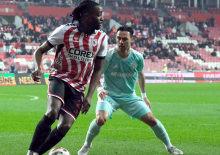 S&uuml;per Lig&rsquo;de kritik m&uuml;cadele! D&uuml;şme hattından &ccedil;ıkamadılar