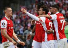 Avrupa'da bir geri d&ouml;n&uuml;ş daha! 2-0'dan d&ouml;n&uuml;p &ccedil;eyrek finalist oldular