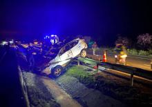 Korkun&ccedil; kaza! Kontrolden &ccedil;ıkan ara&ccedil;, bir aileyi par&ccedil;aladı