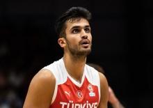 Golden State &Ouml;mer Faruk'la 10 g&uuml;nl&uuml;k s&ouml;zleşme imzaladı!