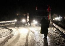 Kop Dağı Ge&ccedil;idi&rsquo;nde kar ve tipi ulaşımı aksattı