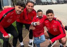 Milli Takım'a s&uuml;rpriz ziyaret! Sosyal medyada g&uuml;ndem oldu