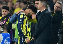 Fenerbah&ccedil;e'ye derbide şok! Yıldız isim ma&ccedil;a devam edemedi