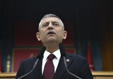 Kurultay davası &ouml;ncesi kritik adım: &Ouml;zg&uuml;r &Ouml;zel 2 ismi sildi