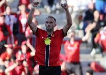 Real Madrid'i 90+1'de yıkan Muriqi, g&ouml;zyaşlarına boğuldu