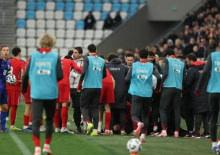 &Uuml;mit Milli Takım'a hakem operasyonu! 8 kişi kaldık, 3-0 kaybettik