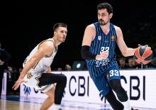 Anadolu Efes, deplasmanda farklı galip