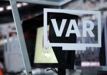 Beşiktaş taraftarından VAR protestosu! Stadın dışına pankart astılar