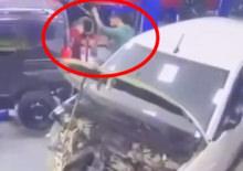 &Ccedil;ırağa, &lsquo;telefonuma baktın&rsquo; dayağı: Acımasızca d&ouml;vd&uuml;