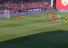 Hamza Akman'ın boş kaleye atamadığı gol sa&ccedil; baş yoldurdu