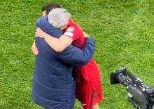 Lucescu ve Hakan &Ccedil;alhanoğlu'nun son sarılışı