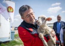 Bakan Yumaklı m&uuml;jdeyi verdi: 100 k&uuml;&ccedil;&uuml;kbaş hayvan ve aylık 15 bin TL destek!