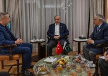 Antalya'da s&uuml;rpriz zirve: Bakan Fidan, Şahbaz Şerif'le g&ouml;r&uuml;şt&uuml;