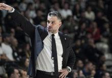 Beşiktaş'ın hocasından b&uuml;y&uuml;k başarı! Avrupa'da yılın ko&ccedil;u se&ccedil;ildi