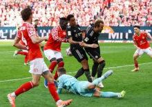 İlk yarıyı 3-0 geride kapatmışlardı! 10 dakikada gol yağdırıp ma&ccedil;ı 4-3 kazandılar