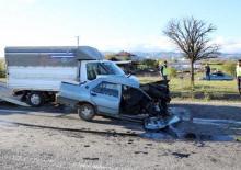 Otomobili ikiye ayıran kaza: 1 &ouml;l&uuml;!