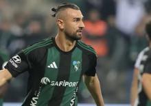 Serdar Dursun'dan takdir toplayan hareket! Tuşlu telefonla gol&uuml;n&uuml; &ccedil;eken &ccedil;ocuğa hediye aldı